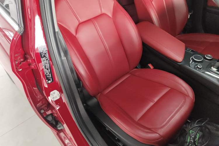 Used Alfa Romeo Giulia 2017 2.0T 200HP Luxury Edition