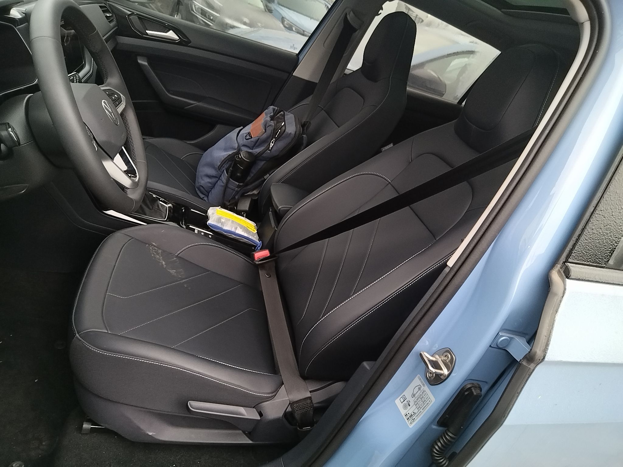 Переднее сиденье в автомобиле