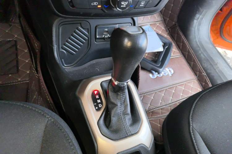 Used Jeep Renegade 2018 Connected Large Screen Version 180TS Automatic High-Energy Edition Gear Lever