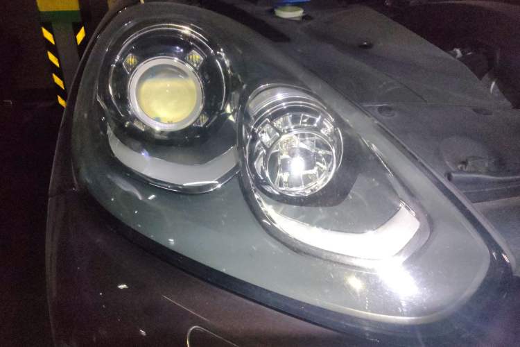 Used Porsche Cayenne 2015 Cayenne 3.0T Right Front Headlight
