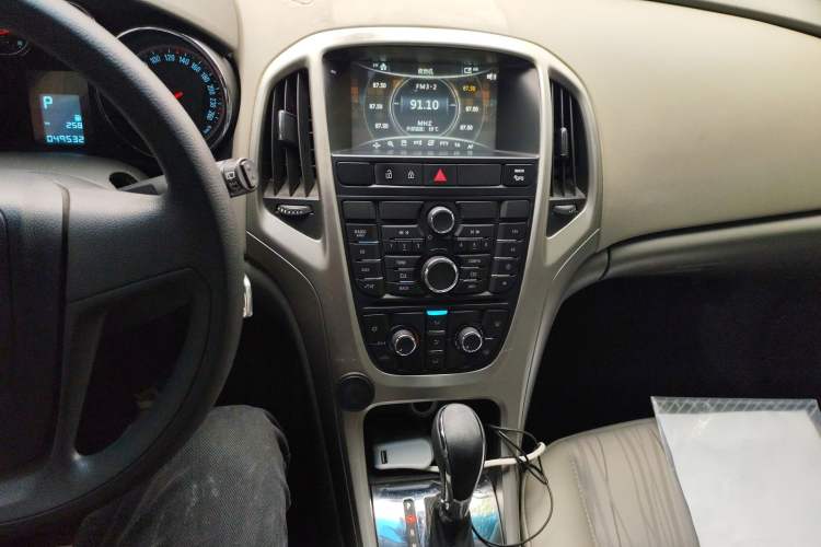 Used Buick GT 2014 XT 1.6L Automatic Comfort Edition Audio And AC Panel