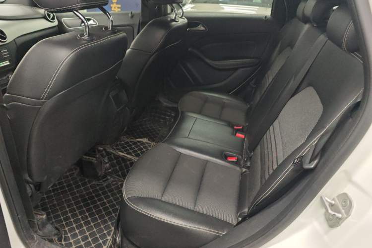 Used Mercedes-Benz B-Class 2015 B 200 Sport Edition Left Rear Seat