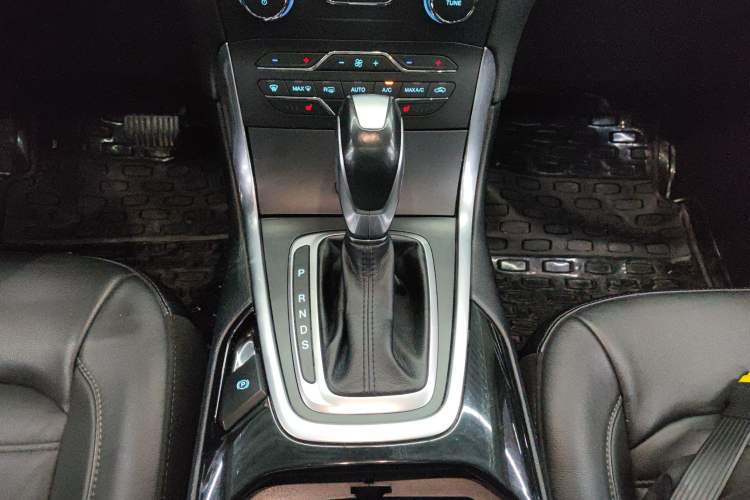 Used Ford Edge 2016 EcoBoost 245 Two-Wheel-Drive Titanium 7-Seater
