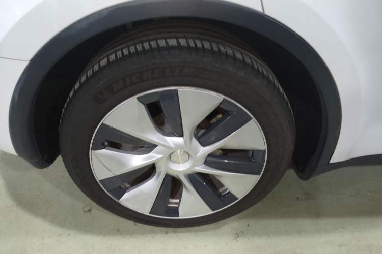 Used Tesla Model Y 2021 Long-Range All-Wheel-Drive Version 3D7