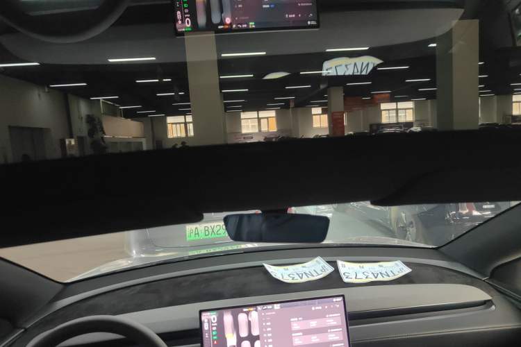 Used Tesla Model Y L 2025 Model Long-Range All-Wheel-Drive Version
