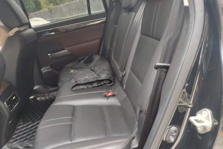 Used GAC Trumpchi GS8 2017 320T Two-Wheel Drive Luxury Smart Connectivity Version (7 Seats) Left Rear Seat