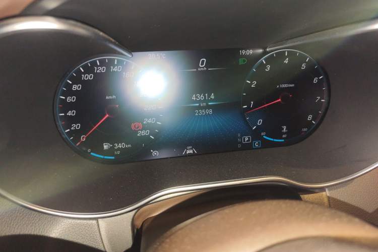 Used Mercedes-Benz GLC 2021 GLC 300 L 4MATIC Dynamic Model Odometer Close Up