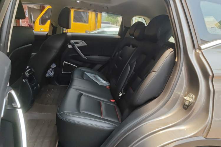 Used Geely Auto Emgrand X7 Sport 2020 1.8TD DCT Two-Wheel Drive Smart Connect 4G-Enabled Version
