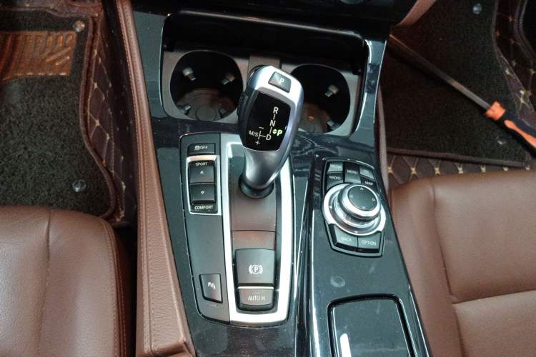 Used BMW 5 Series 2014 520Li Elegant Model
