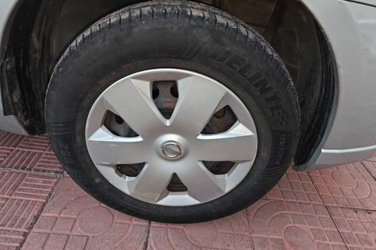 Used Nissan Livina 2010 Jingyue Edition 1.6L Manual All-Around Model Right Front Wheel Hub