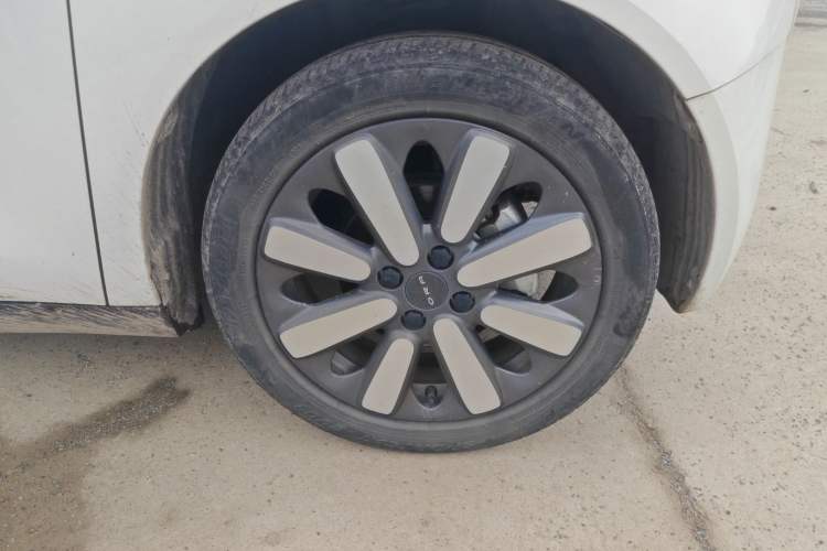 Used ORA Black Cat 2021 351 km Standard Version Right Front Wheel Hub