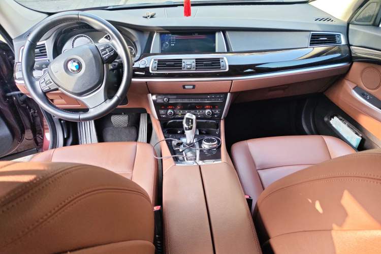 Used BMW 5 Series GT 2014 535i Leading Model Center Console