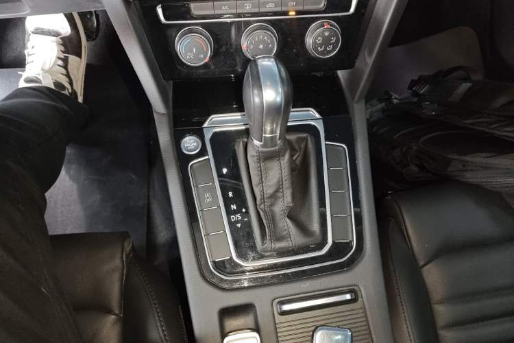 Used Volkswagen Magotan 2019 330TSI DSG Leading Edition China V Standard