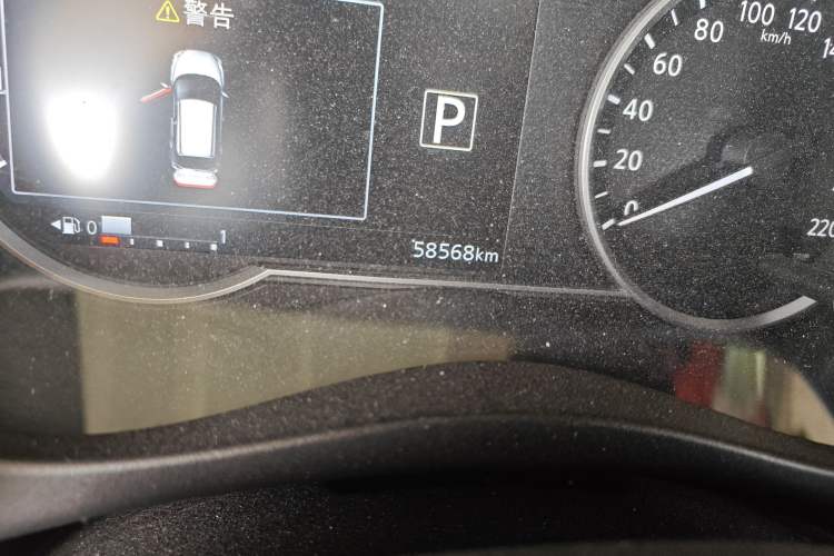 Used Nissan Kicks 2017 1.5L CVT Smart Drive Edition Odometer Close Up