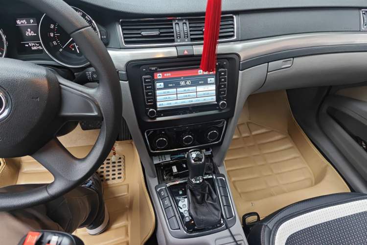 Used Skoda Superb 2013 1.4TSI DSG Sport Edition Audio And AC Panel