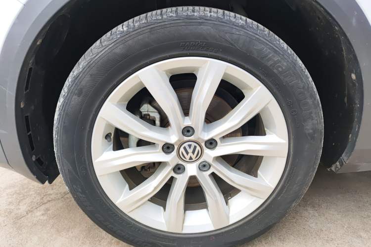 Used Volkswagen T-ROC 2020 230TSI DSG Two-Wheel Drive Advanced Version Left Front Wheel Hub