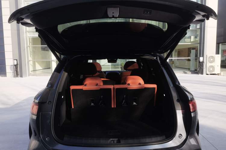 Used BYD Tang L 2025 DM 200KM Four-Wheel Drive LiDAR Flagship Model
