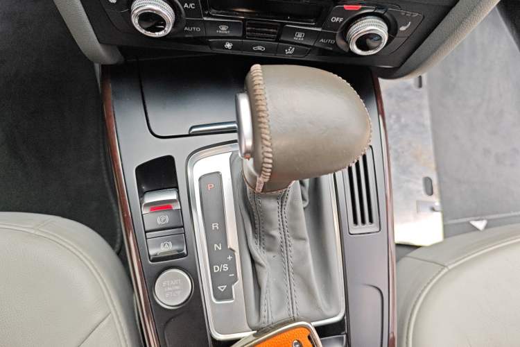 Used Audi A4L 2016 35 TFSI Automatic Comfort Model Gear Lever
