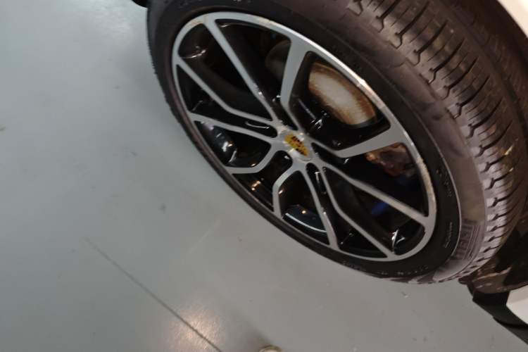 Used Porsche Cayenne 2018 Cayenne 3.0T Right Rear Wheel Hub
