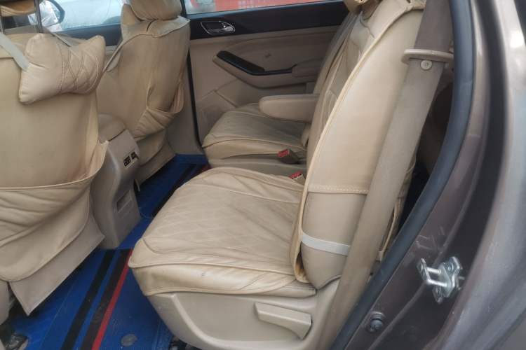 Used Baojun 730 2014 1.5L manual luxury trim 7 seats
