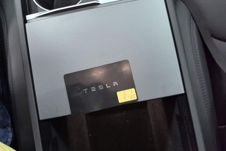 Used Tesla Model Y 2025 Rear-Wheel-Drive Version
