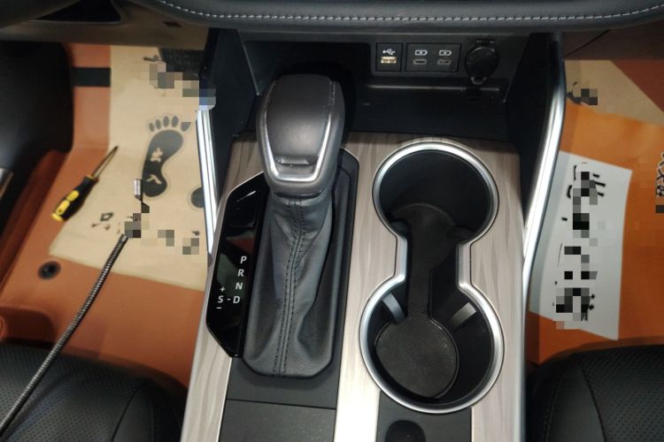 Used Toyota Highlander 2024 2.5L Smart e-Power Dual-Motor All-Wheel-Drive Supreme Edition – 7 Seats Gear Lever