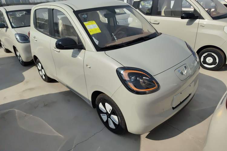 Used Wuling Hongguang MINIEV 2025 Four-Door Version Advanced Edition Front Right 45 Deg