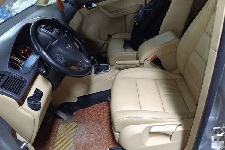 Used Volkswagen Touran 2011 1.4T DSG ZhiZhen Edition 5 Seats Left Front Seat