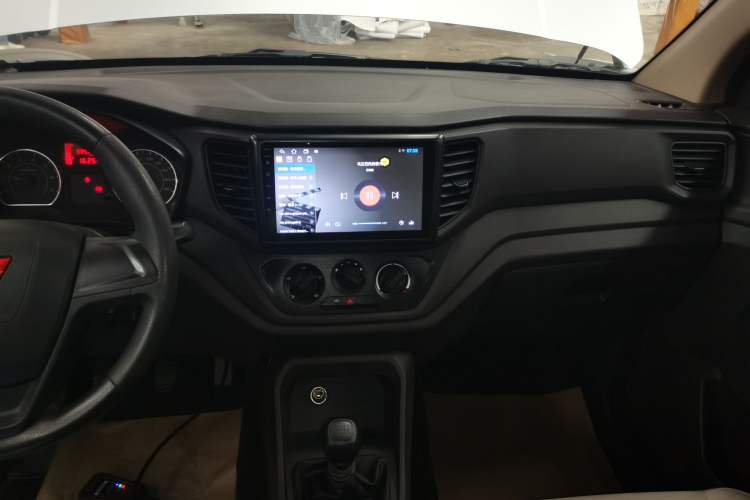 Used Wuling Hongguang V 2022 1.5L Jingqu Edition Enclosed-Window Vehicle with Hydraulic Power Steering LAR
