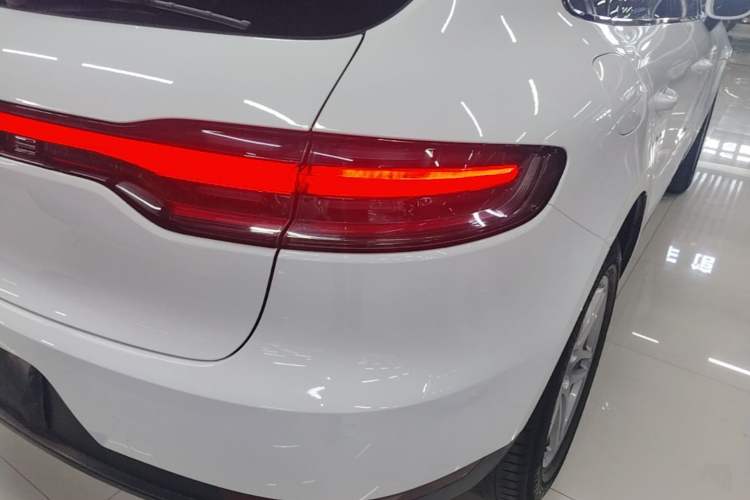 Used Porsche Macan 2018 Macan 2.0T Right Rear Taillight