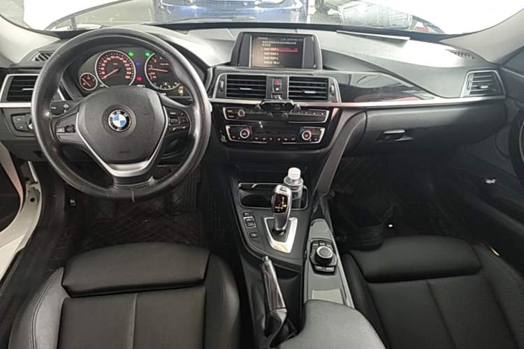 Used BMW 3 Series GT 2018 320i Sport Edition
