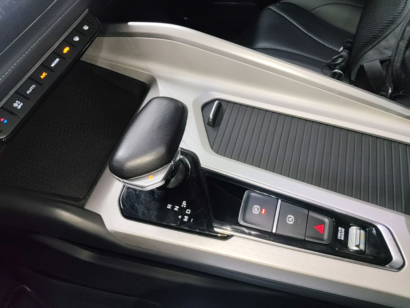 Geely Auto Preface 2025 Dongfang Yao 1.5TD Kunlun Edition — снимка 16
