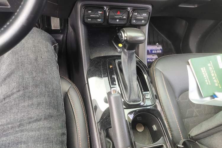 Used GAC Trumpchi GS3 2019 235T Automatic Elite Edition Gear Lever