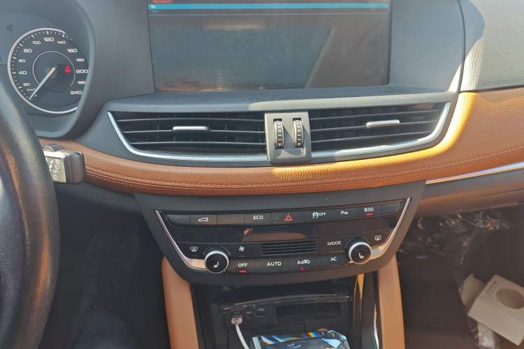 Used BORGWARD BX7 2018 28T 2WD Premium 5-seater National V Audio And AC Panel