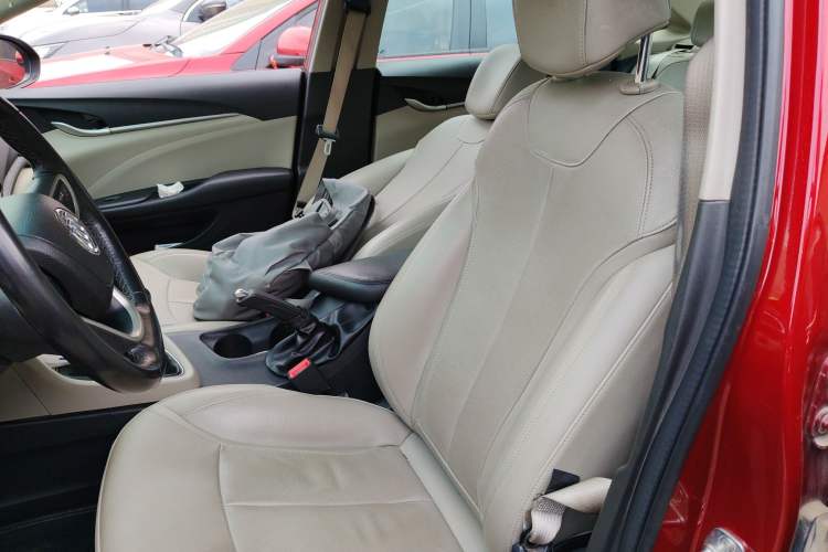 Used Buick GT 2018 15T Manual Elite Version China V Standard
