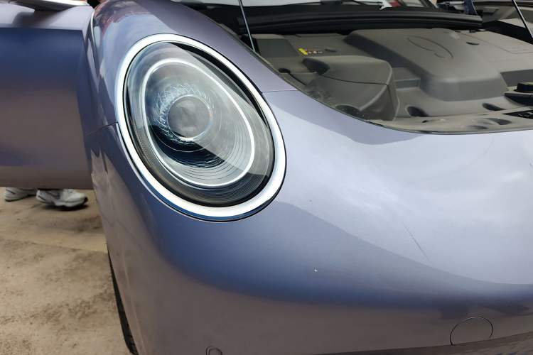 Used ORA Lightning Cat 2022 555 km Luxury Edition Right Front Headlight