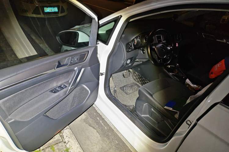 Used Volkswagen Golf Sportsvan 2016 230TSI Automatic Trend Edition
