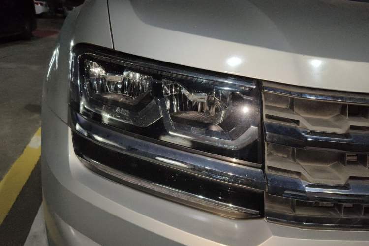 Used Volkswagen Teramont 2017 330TSI Two-Wheel-Drive Luxury Edition Right Front Headlight