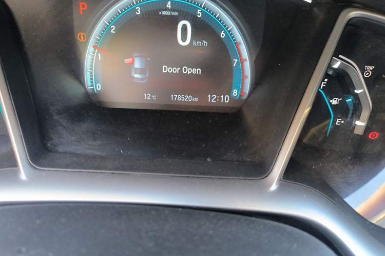 Used Honda Civic 2016 220TURBO CVT Luxury Edition Odometer Close Up