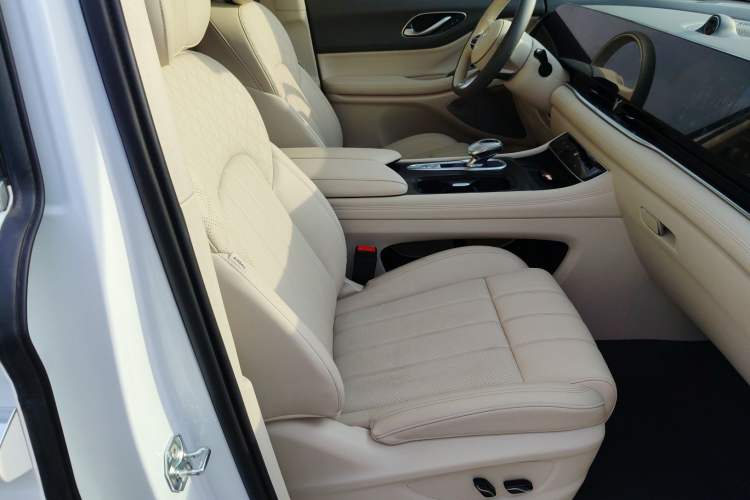 Used VOYAH Dream 2024 PHEV Extended-Range Premium Edition