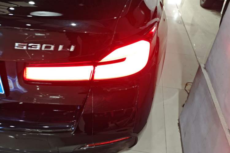 Used BMW 5 Series 2021 Facelifted 530Li Leading Edition M Sport Package
