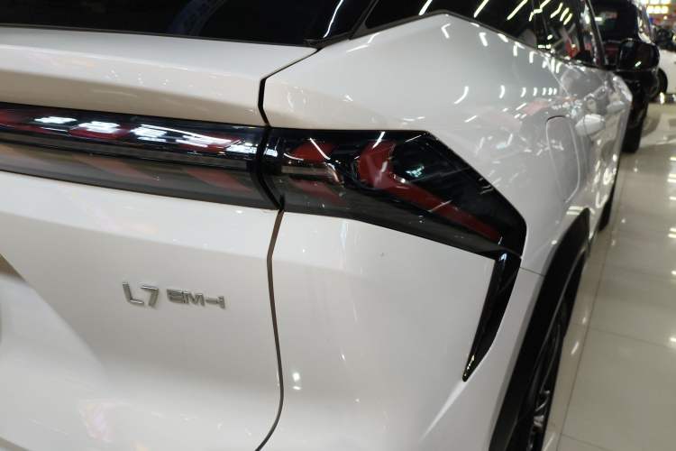 Used Geely Galaxy L7 2025 EM-i 115km Exploration+ Edition Exterior 3