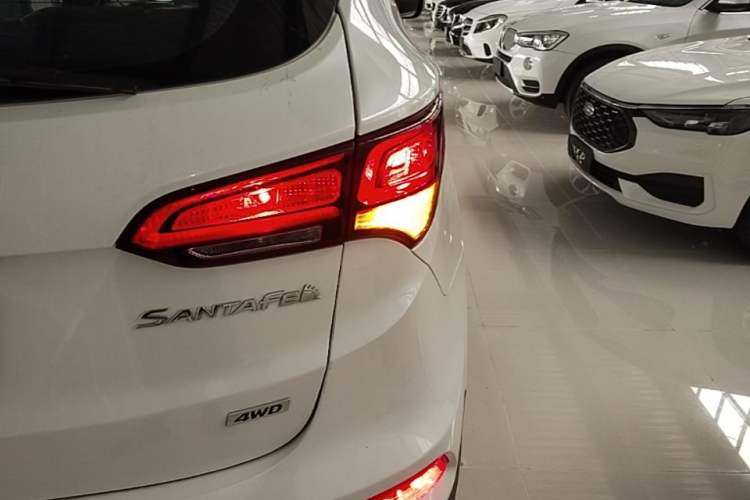Used Hyundai Santa Fe 2017 2.0T Automatic All-Wheel Drive Smart 7-Seater
