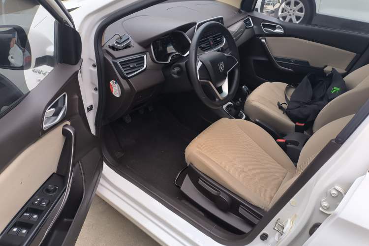 Used Baojun 310W 2017 1.5L Manual Comfort Version China VI Emission Standard
