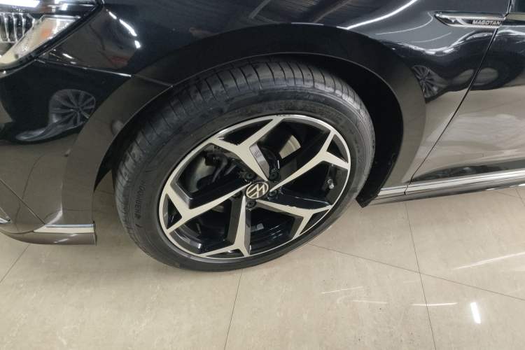 Used Volkswagen Magotan 2023 2 Million Units Commemorative Edition 330TSI DSG Luxury Version Left Front Wheel Hub