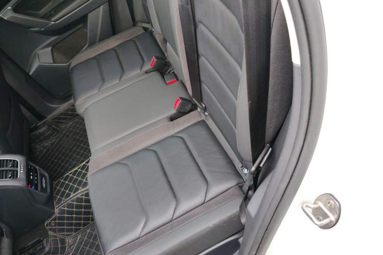 Used Volkswagen Tayron 2022 280TSI Two-Wheel Drive Luxury Smart Connectivity Version Left Rear Seat