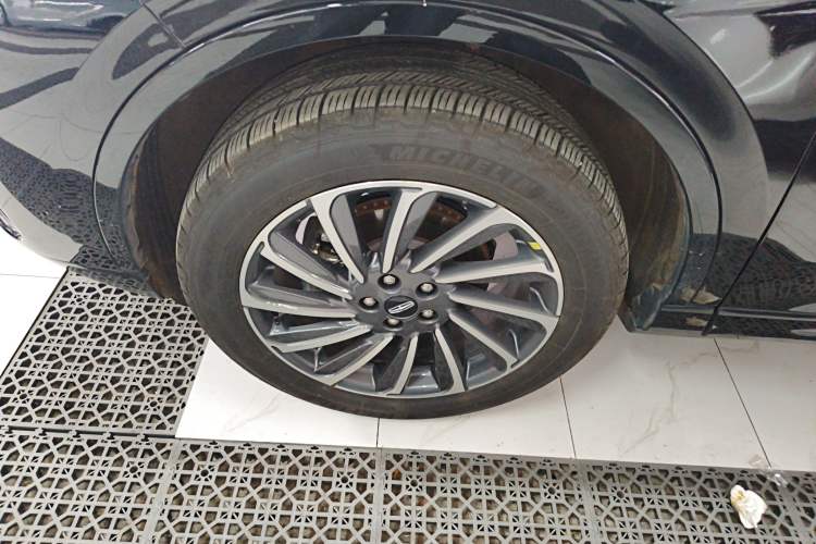 Used Lincoln Corsair 2024 1.5T Two-Wheel Drive Luxury Hybrid Version Left Front Wheel Hub