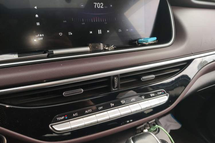 Used GAC Trumpchi M6 2021 PRO 270T DCT Luxury Edition Audio And AC Panel