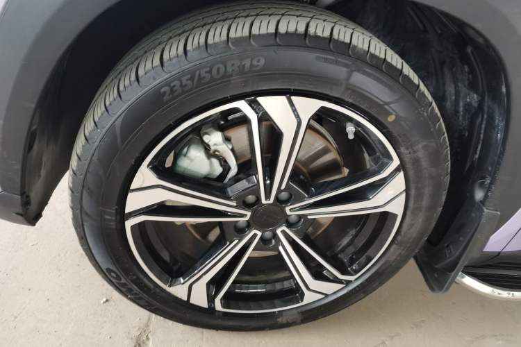 Used Geely Galaxy L7 2023 1.5T 115 km Starship Left Front Wheel Hub