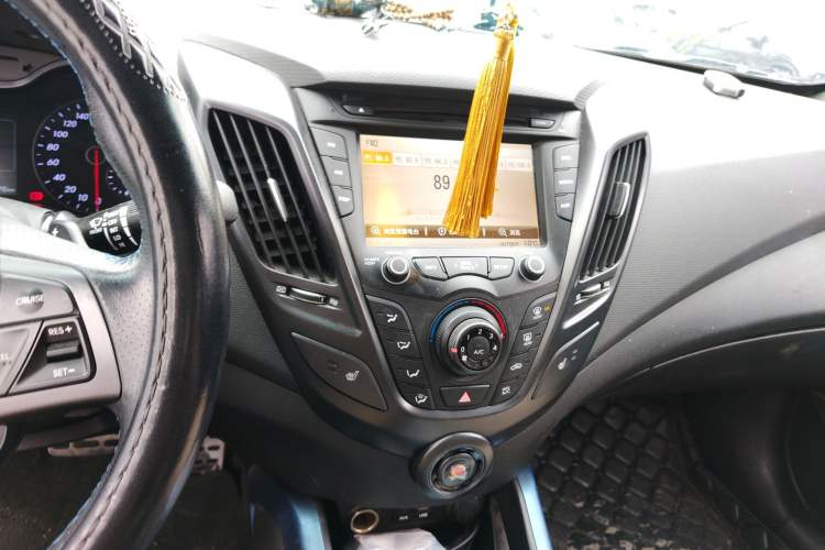 Used Hyundai Veloster 2015 1.6T Automatic Luxury Edition Audio And AC Panel